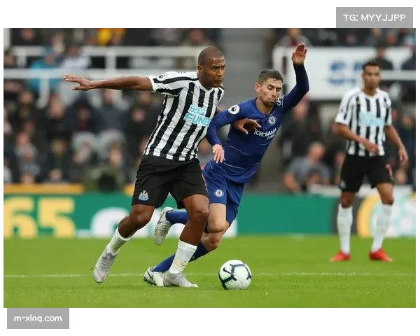 暴雨袭击圣詹姆斯公园纽卡斯尔对本菲卡比赛场地状况堪忧
